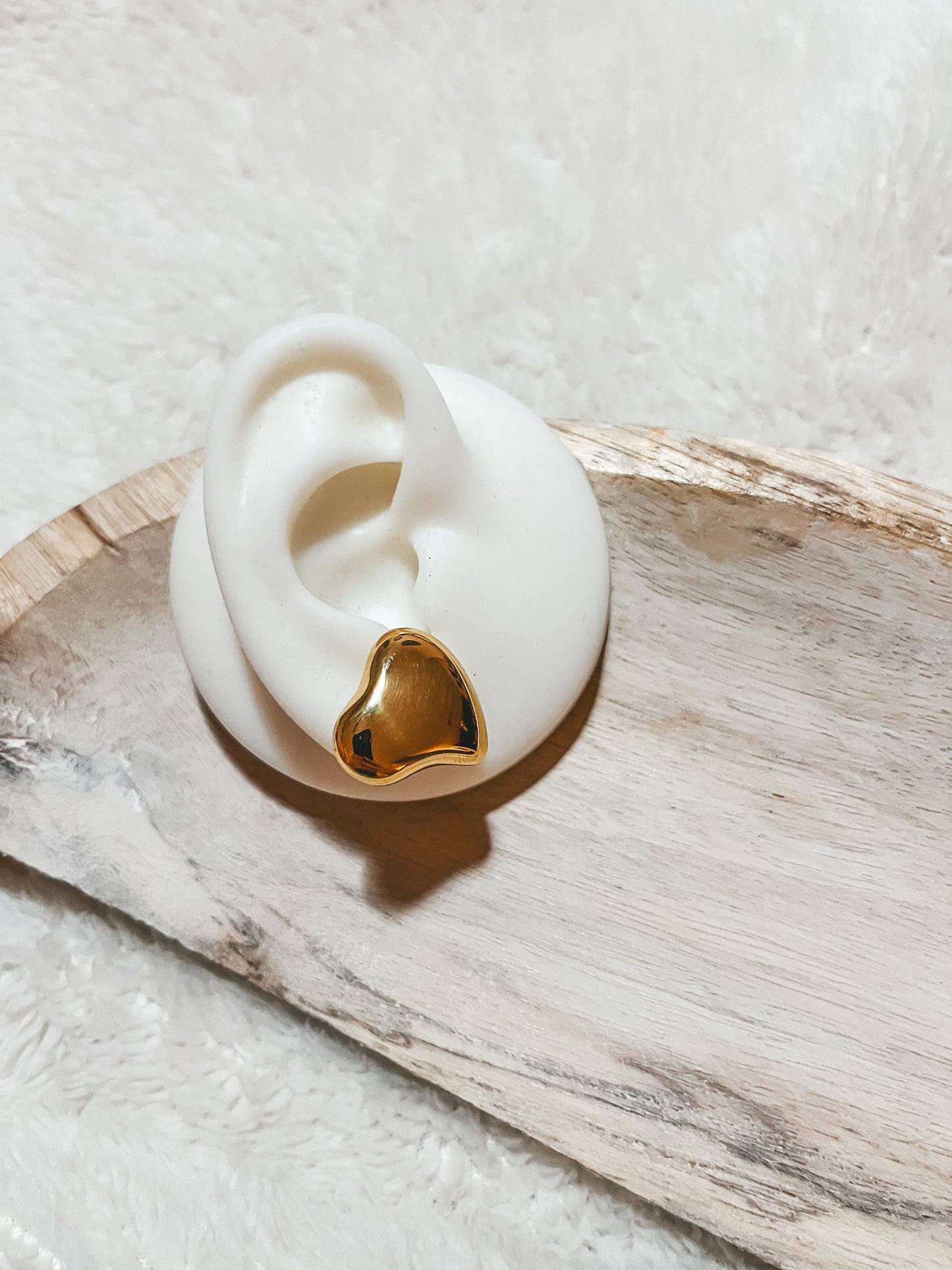 Avalia Studs