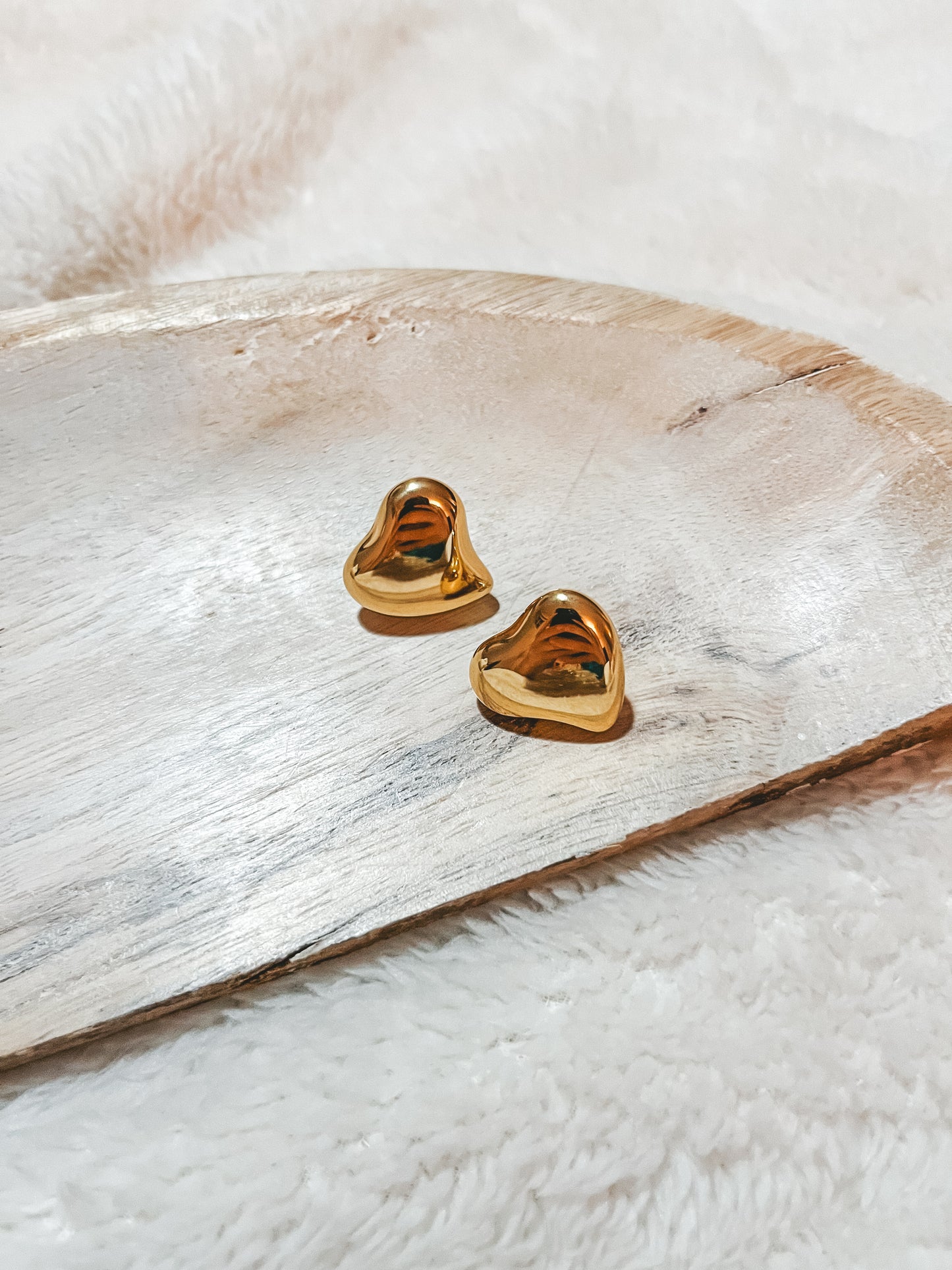 Avalia Studs