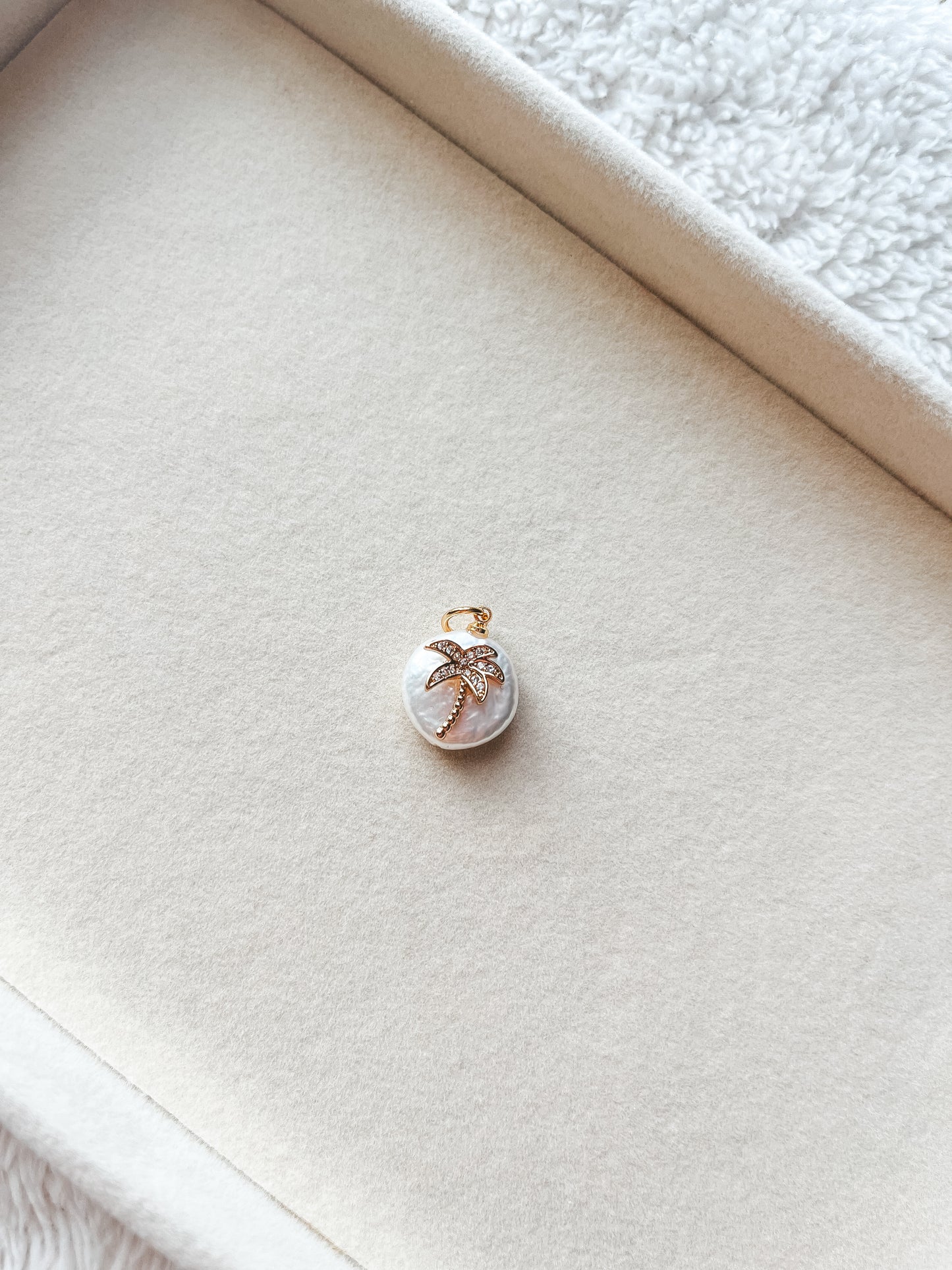 Perla Palma Charm