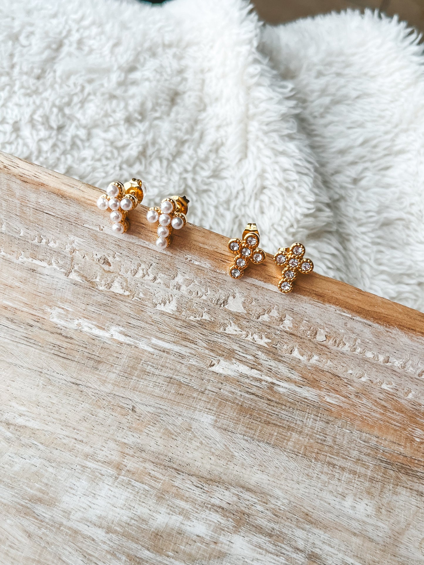 Cruz Perla Studs