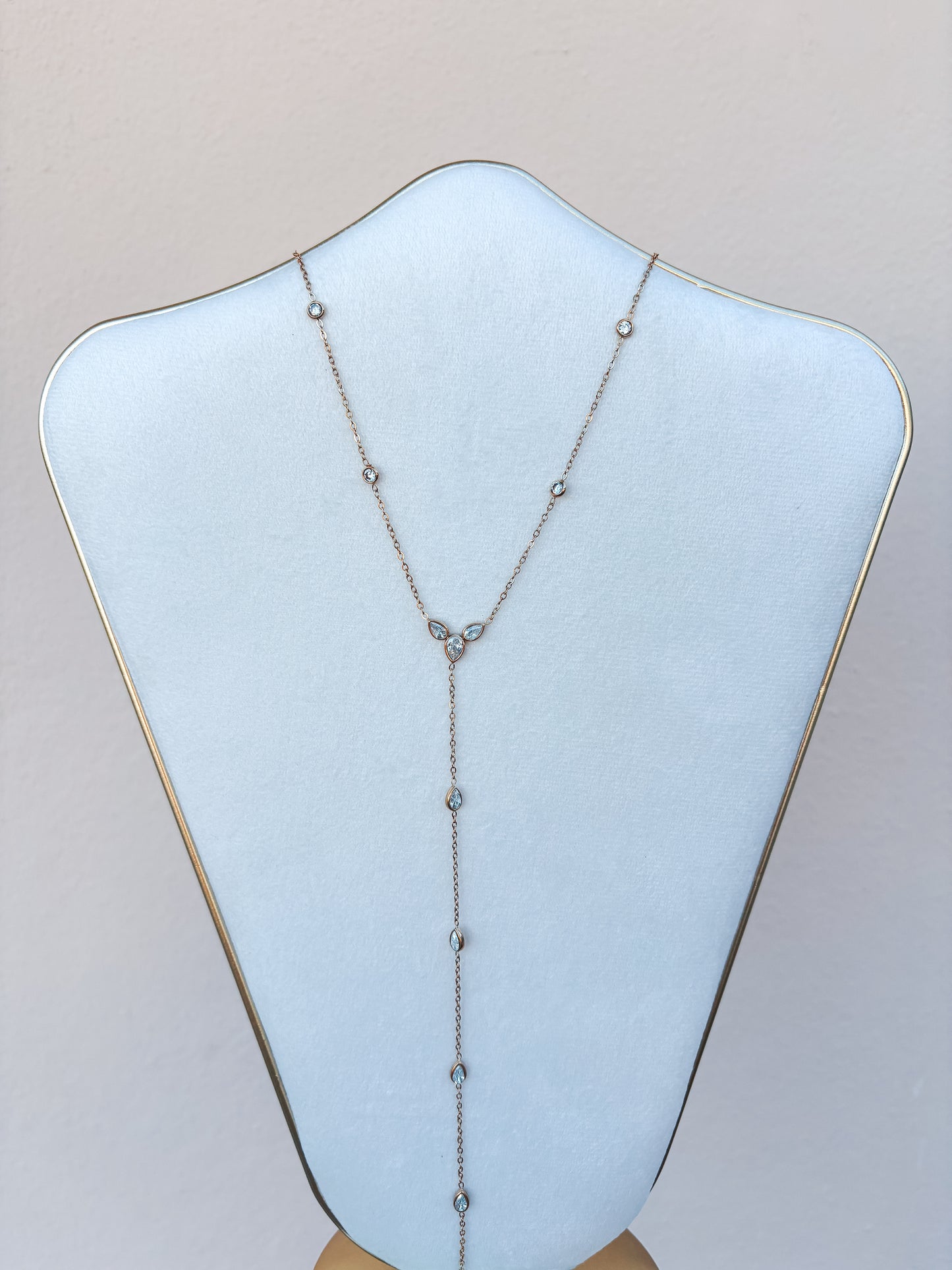 Ovalé Lariat