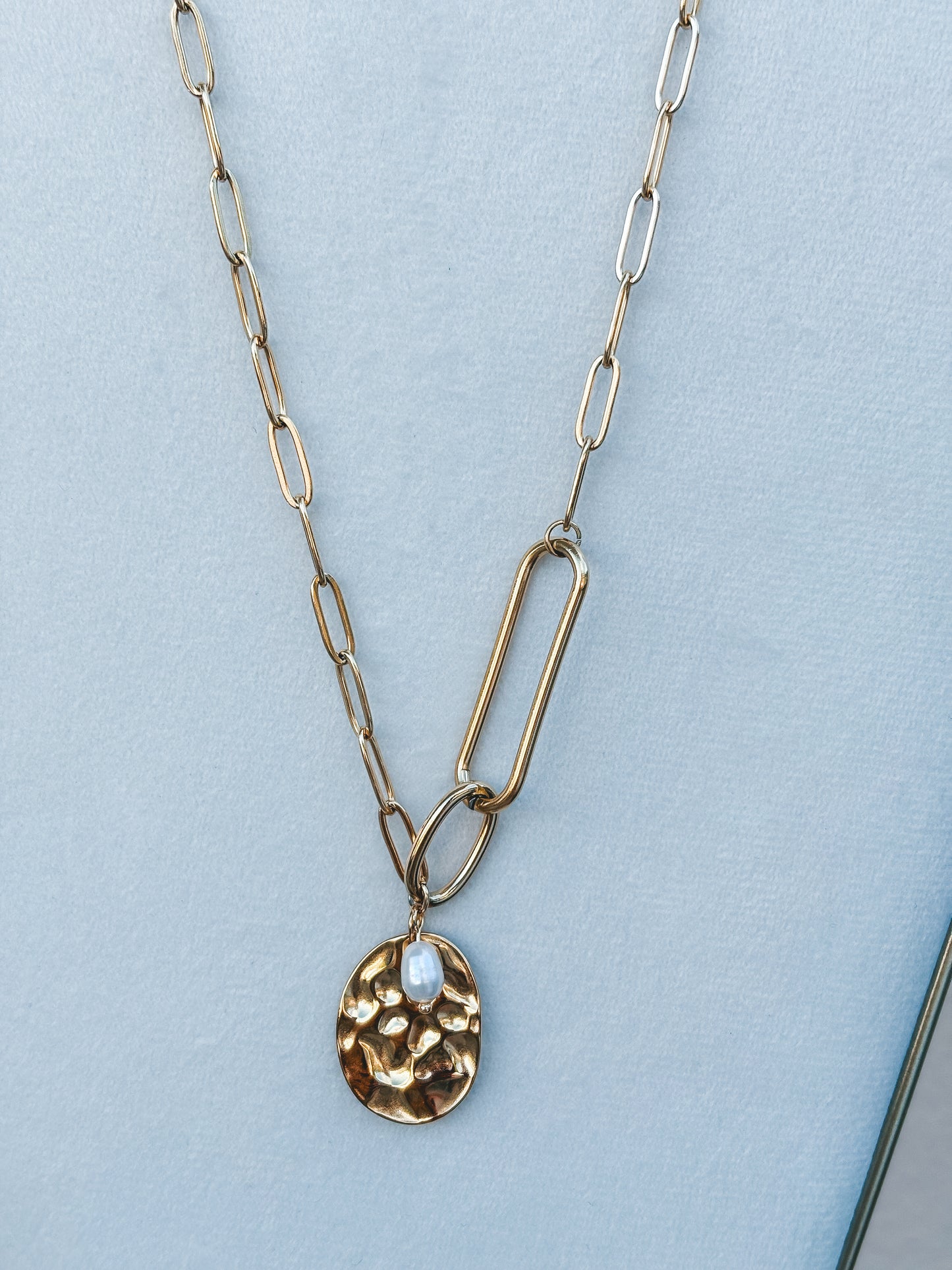 Mila Necklace